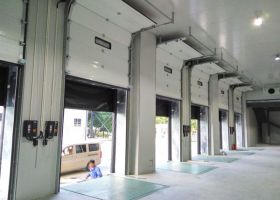 青島工業提升門價格,量身定制【廣州奇翔】