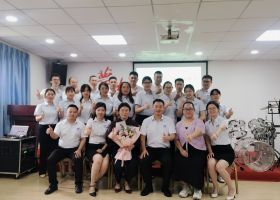 工業快速門廠家-廣州奇翔！進行專業知識的培訓！