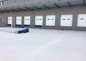 福州工業滑升門,門板具有隔熱,隔音,保溫等優點-廣州奇翔
